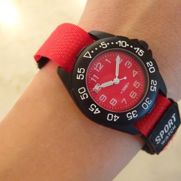 Vintage 80s Red & Black Velcro Sport Watch Made in Japan - Picture 9 of 9